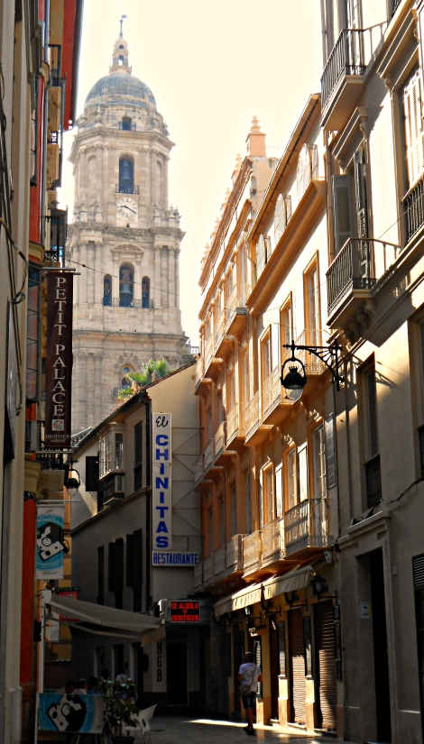 Moreno Monroy street in Málaga. The cathedral stands in the background